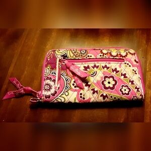 Vera Bradley 2010 "Very Berry Paisley" Hope Toile Wallet Pink